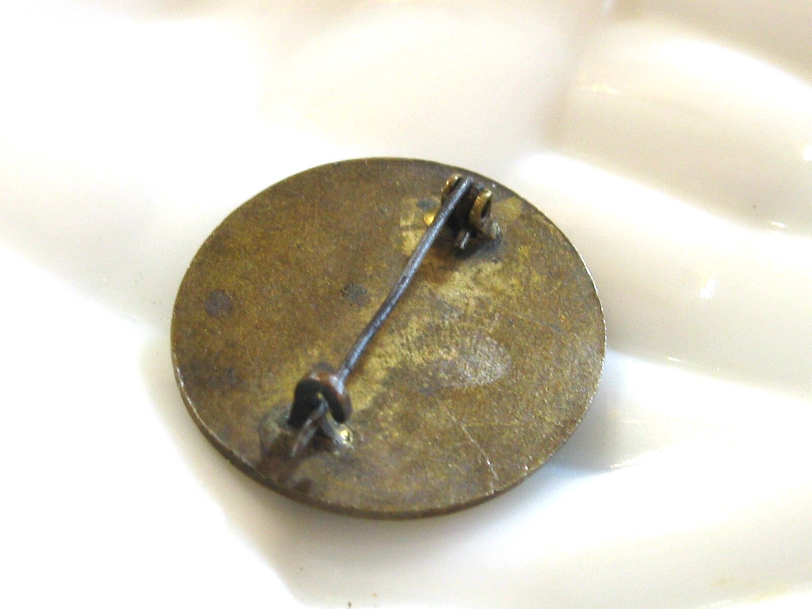 FINE ANTIQUE ANVERS BELGIQUE – ANTWERP BELGIUM SOUVENIR ENAMEL BRASS PIN BROOCH