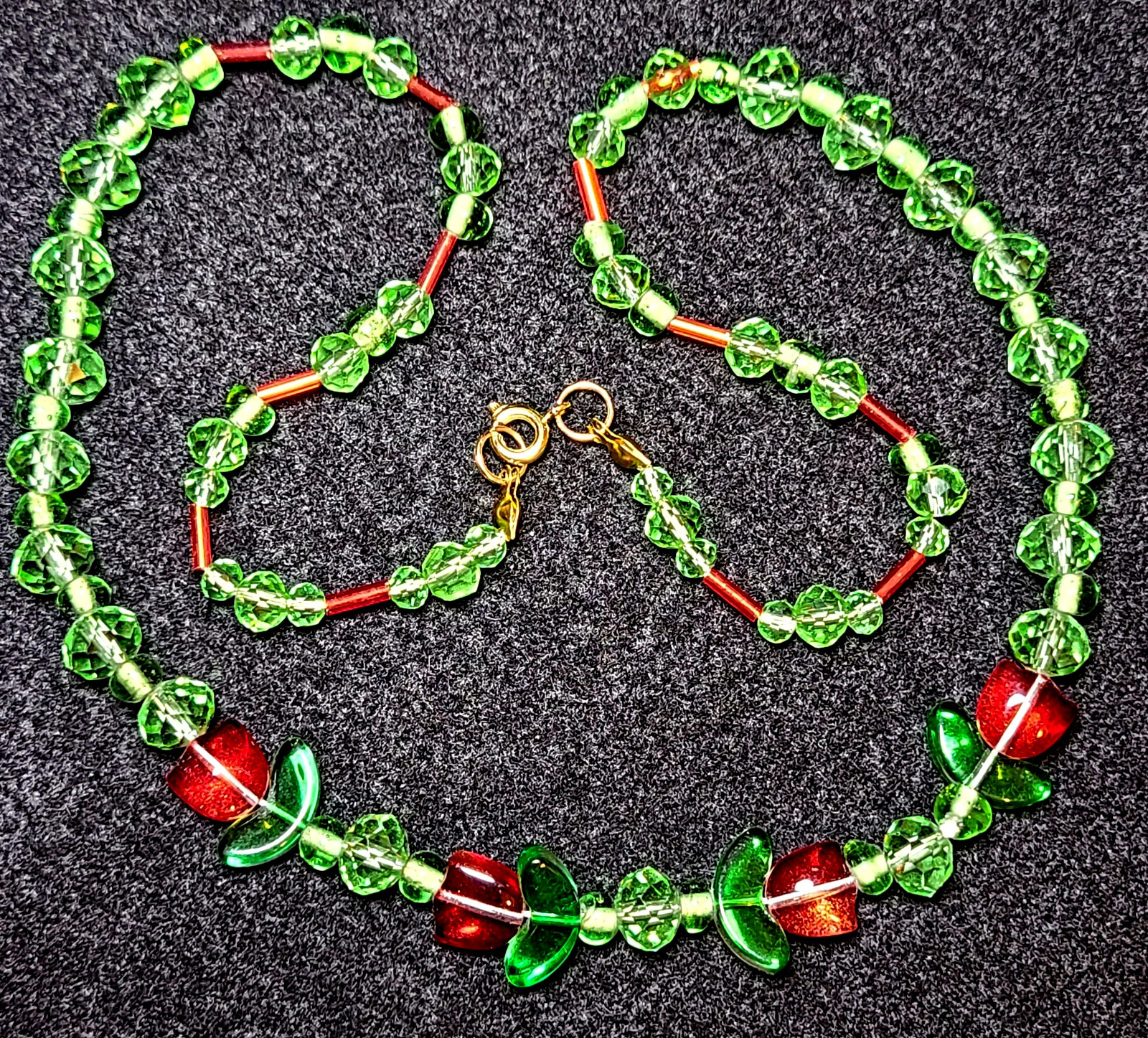 VINTAGE STUNNING GOLD TONE GREEN AND RED FACETED CZECH GLASS NECKLACE