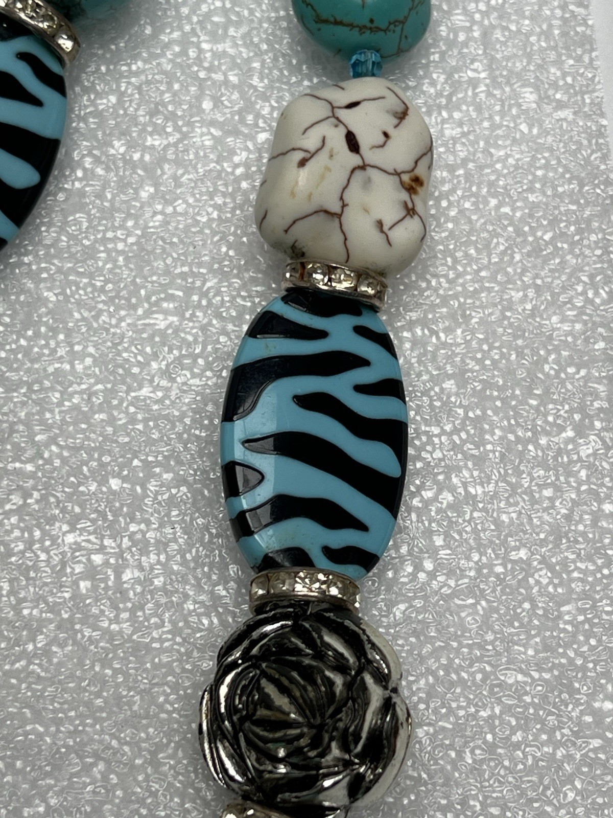 Lot Of 5 Vintage Necklaces Earrings Turquoise Howlite & Red Blue Bead