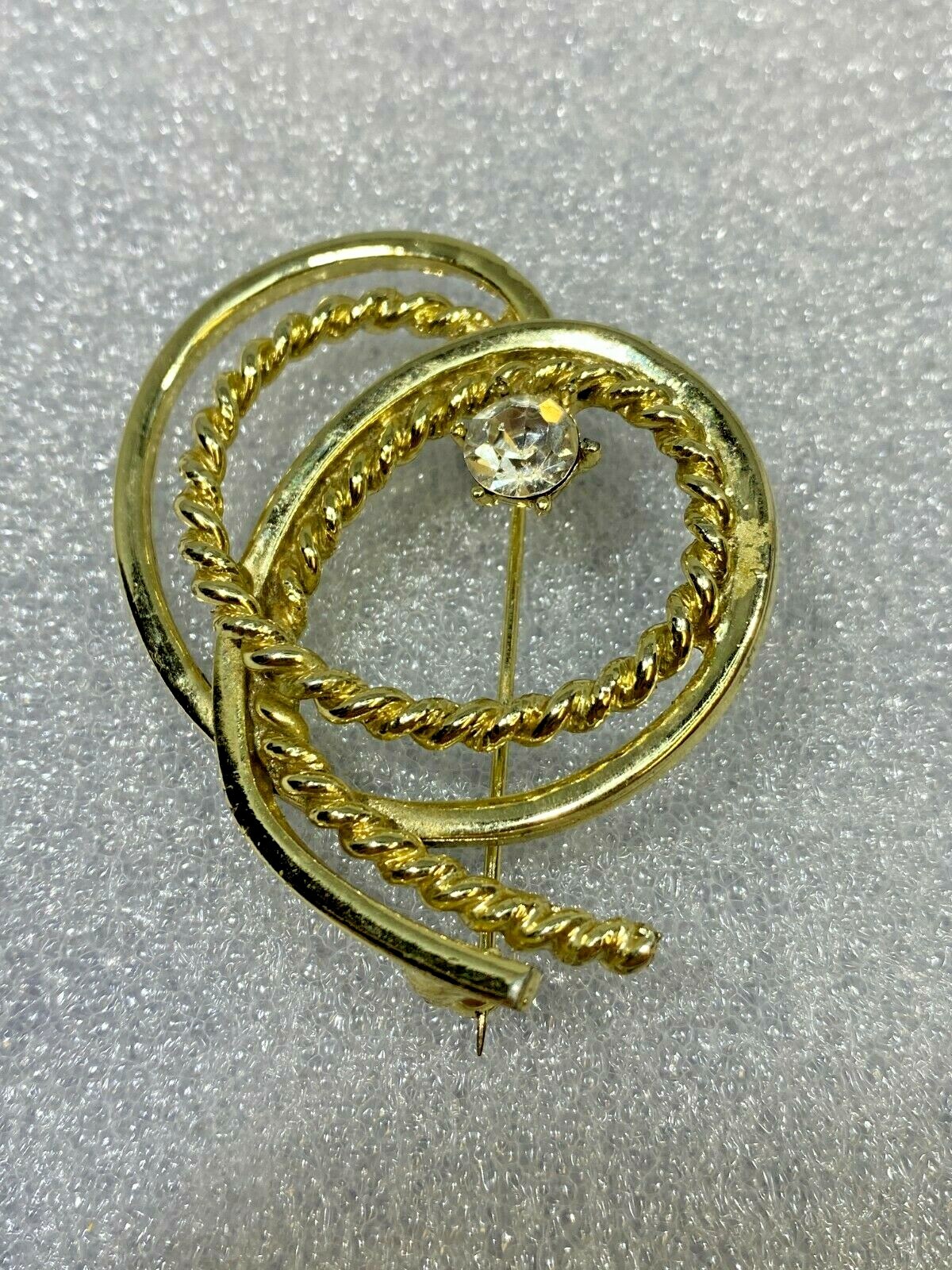 Vtg Clear Glass Rhinestone Gold Tone Loopy Rope Texture & Smooth Curl Brooch Pin