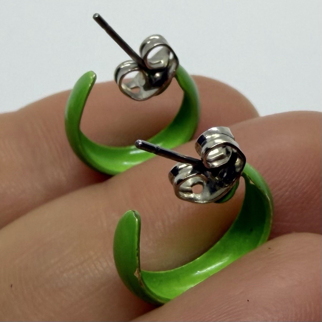 Vtg Retro Lime Green Enamel Petite Huggie Hoop Earrings Post