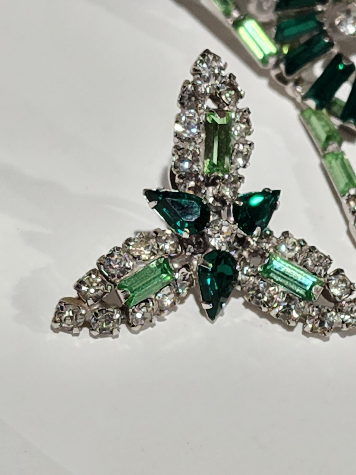 Juliana D&E Delizza Elster GREEN Art Deco Triangular Brooch Pin Earrings Set