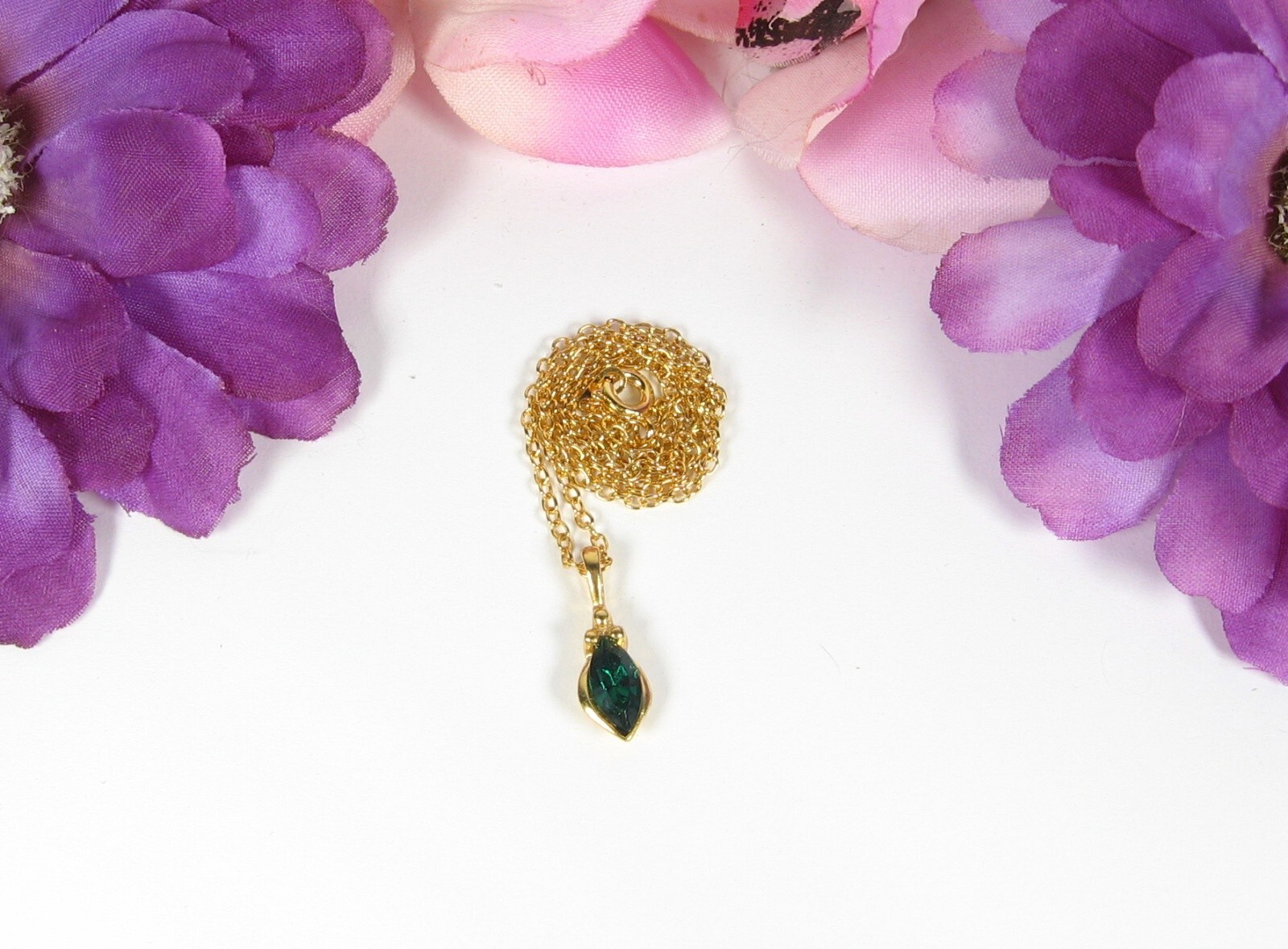 DEEP DARK GREEN MARQUISE RHINESTONE Pendant Vintage NECKLACE Goldtone Chain 16″