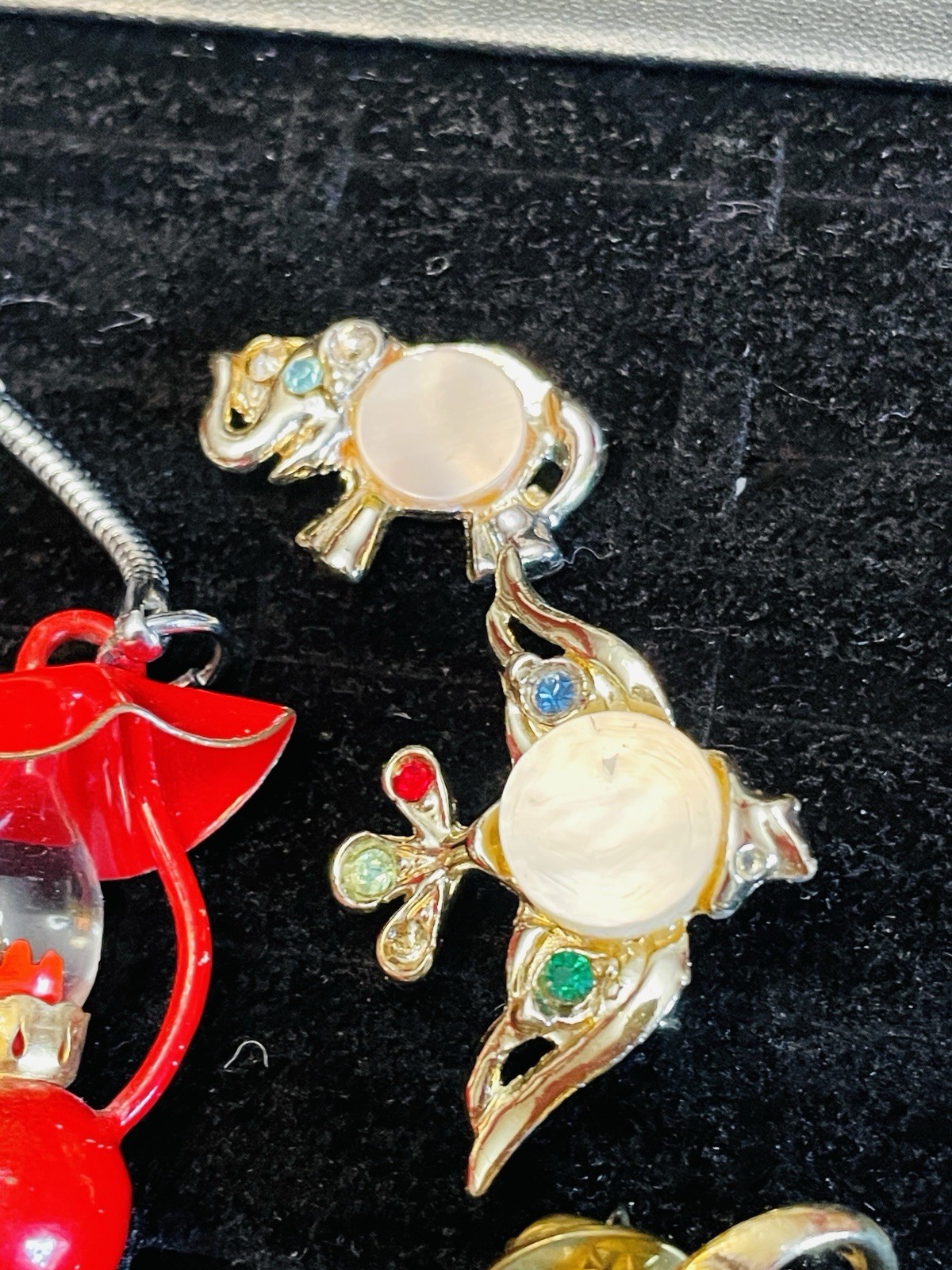 Jewelry Lot Brooches Insect Drummer Cameo Dolphin Keyring Swan Kilt Pin 18 Pcs