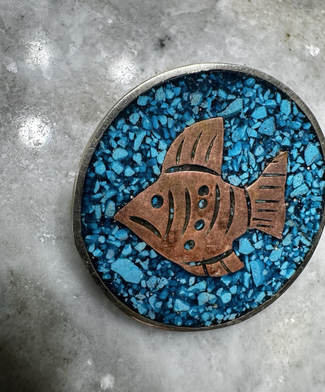 MEXICO 925 Silver Turquoise Chip Inlay Copper Fish Round Brooch Pendant 4.27g