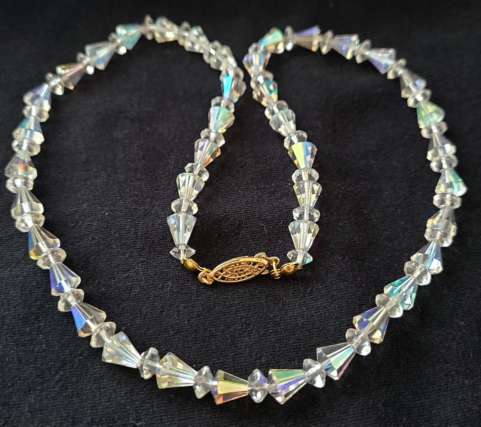 VINTAGE STUNNING AURORA BOREALIS FACETED GLASS NECKLACE CLASP SIGNED: G. SILVER