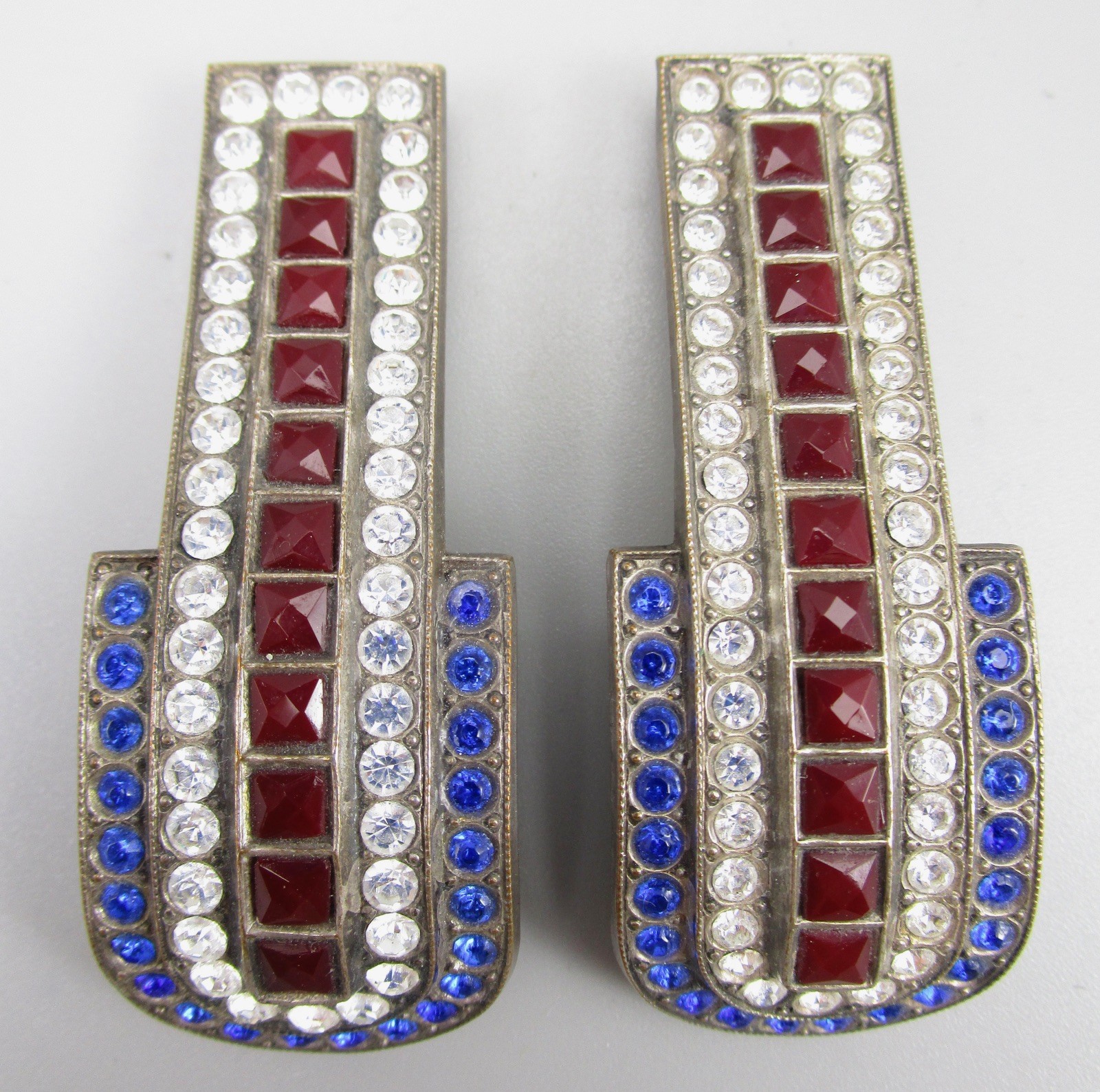 BEAUTIFUL VINTAGE ART DECO FRANCE RED BLUE & CLEAR DRESS CLIP BROOCH PIN PAIR
