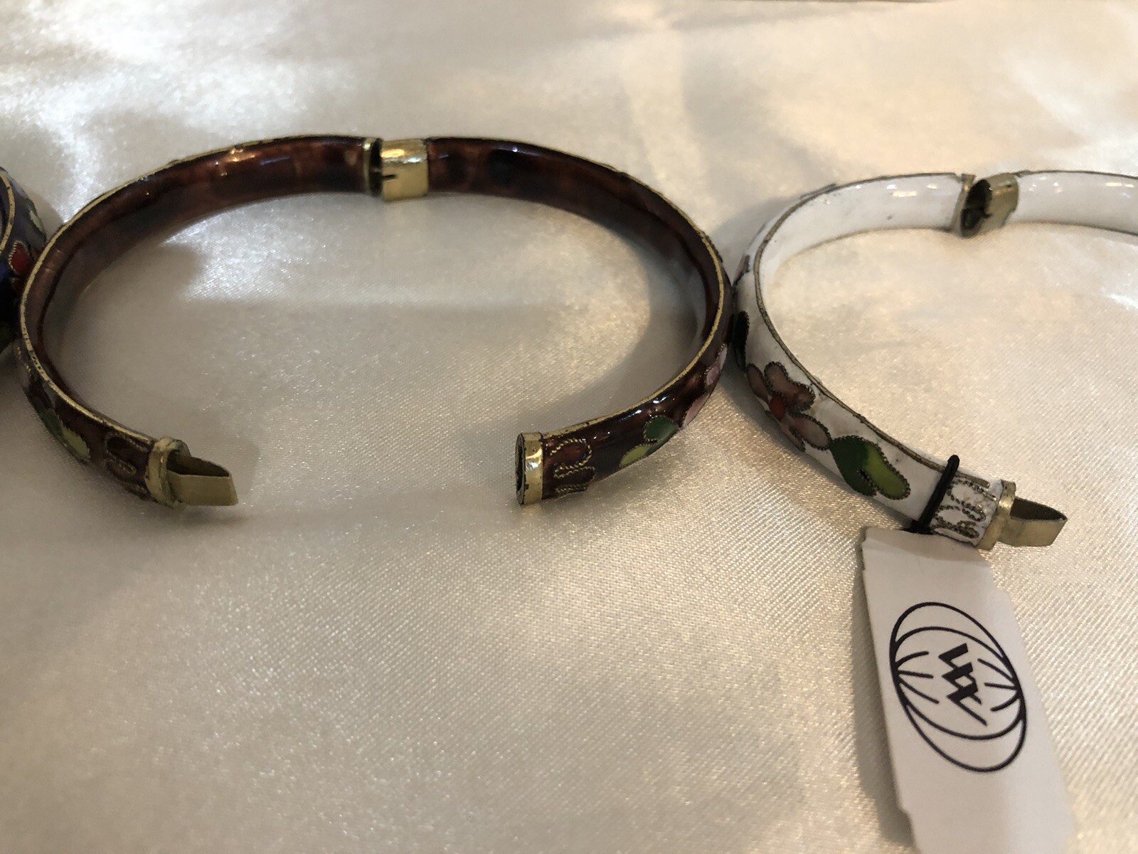 Set Of 4 Cloisonne Hinged Bangle Bracelet World Wide Import In Box W/Tags 1/4 In