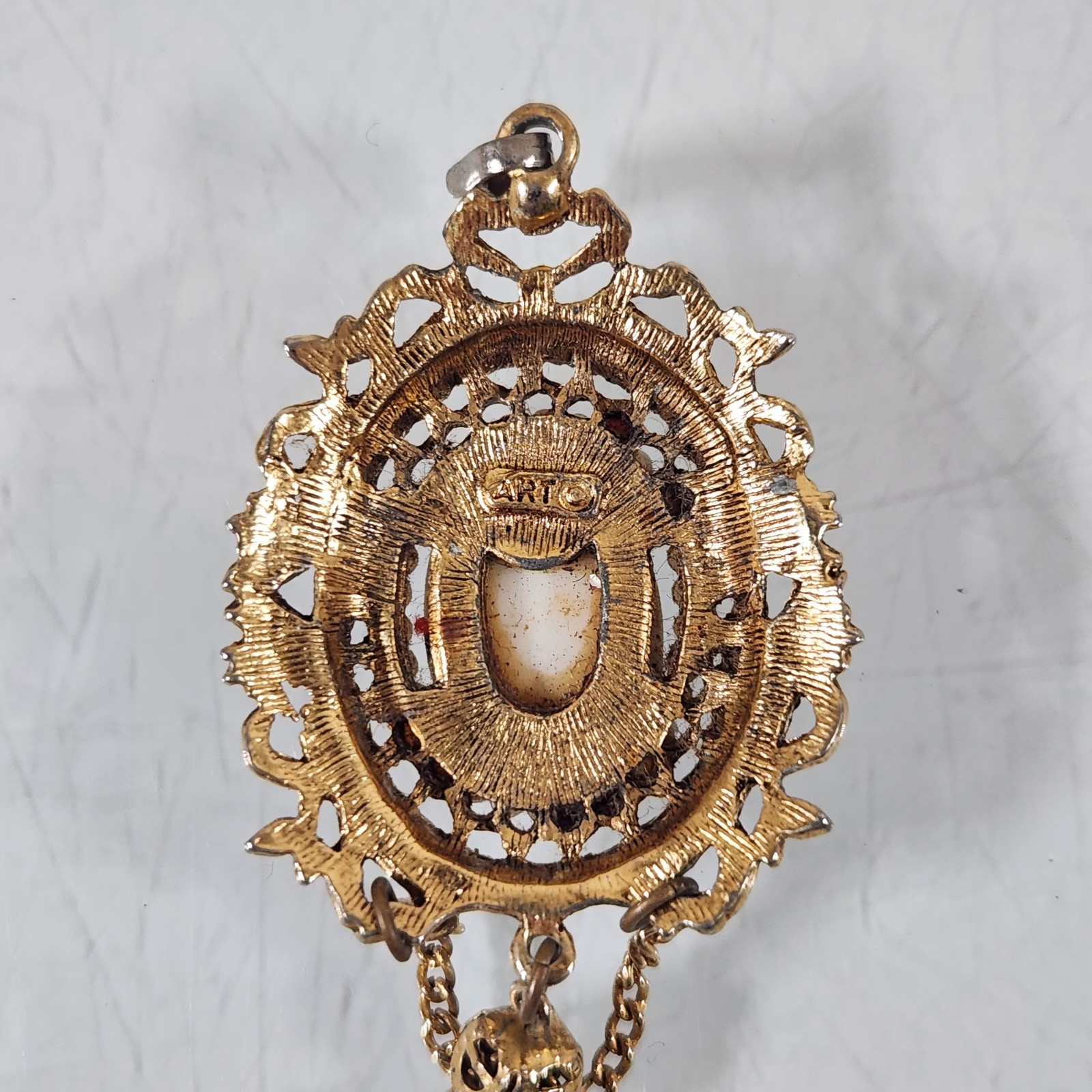 Arthur Pepper Portrait Signed ART Gold Tone Cameo Seed Pearl Vintage Pendant
