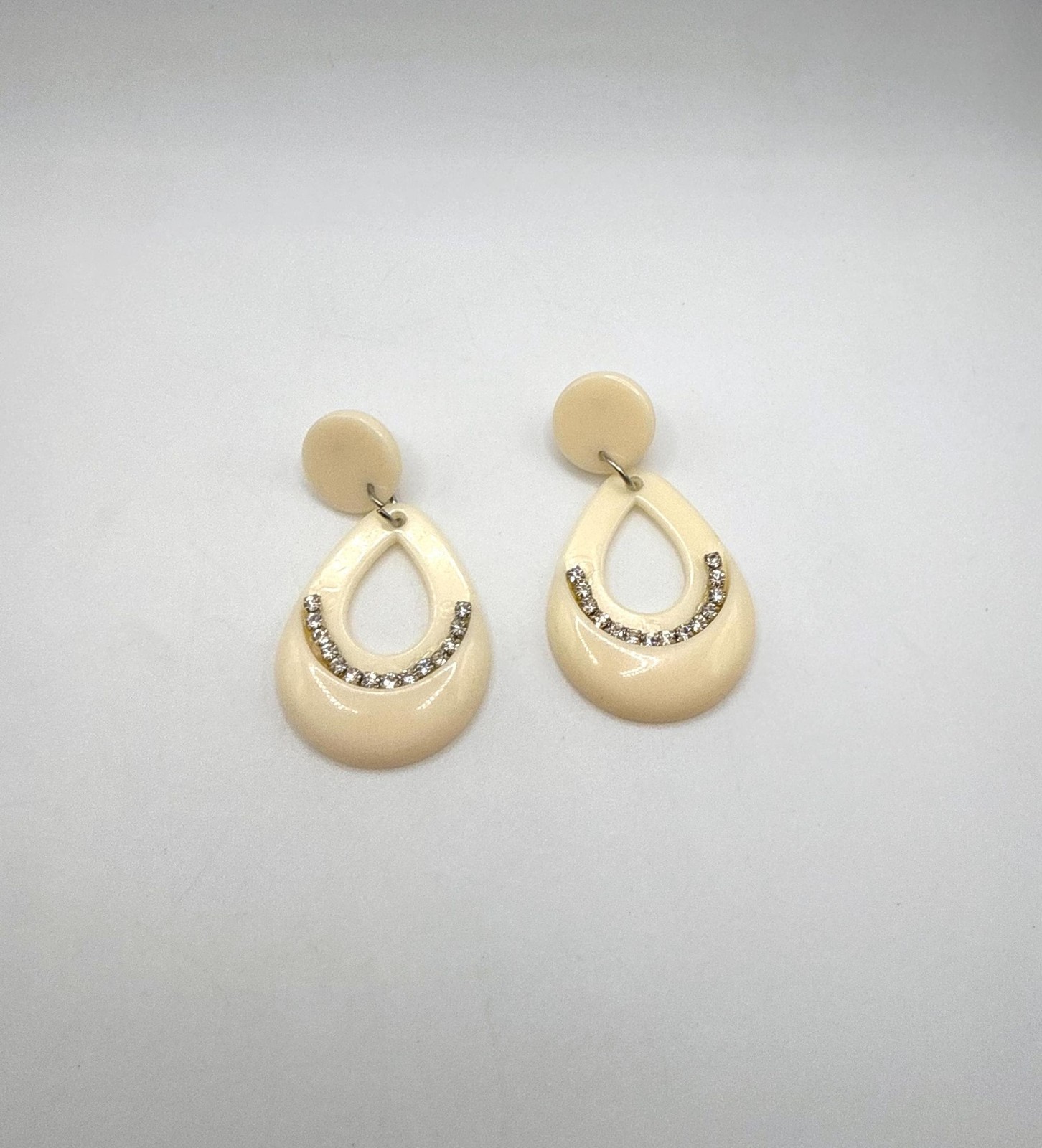 Vintage cream off white lucite drop dangle earrings with rhinestones pierced