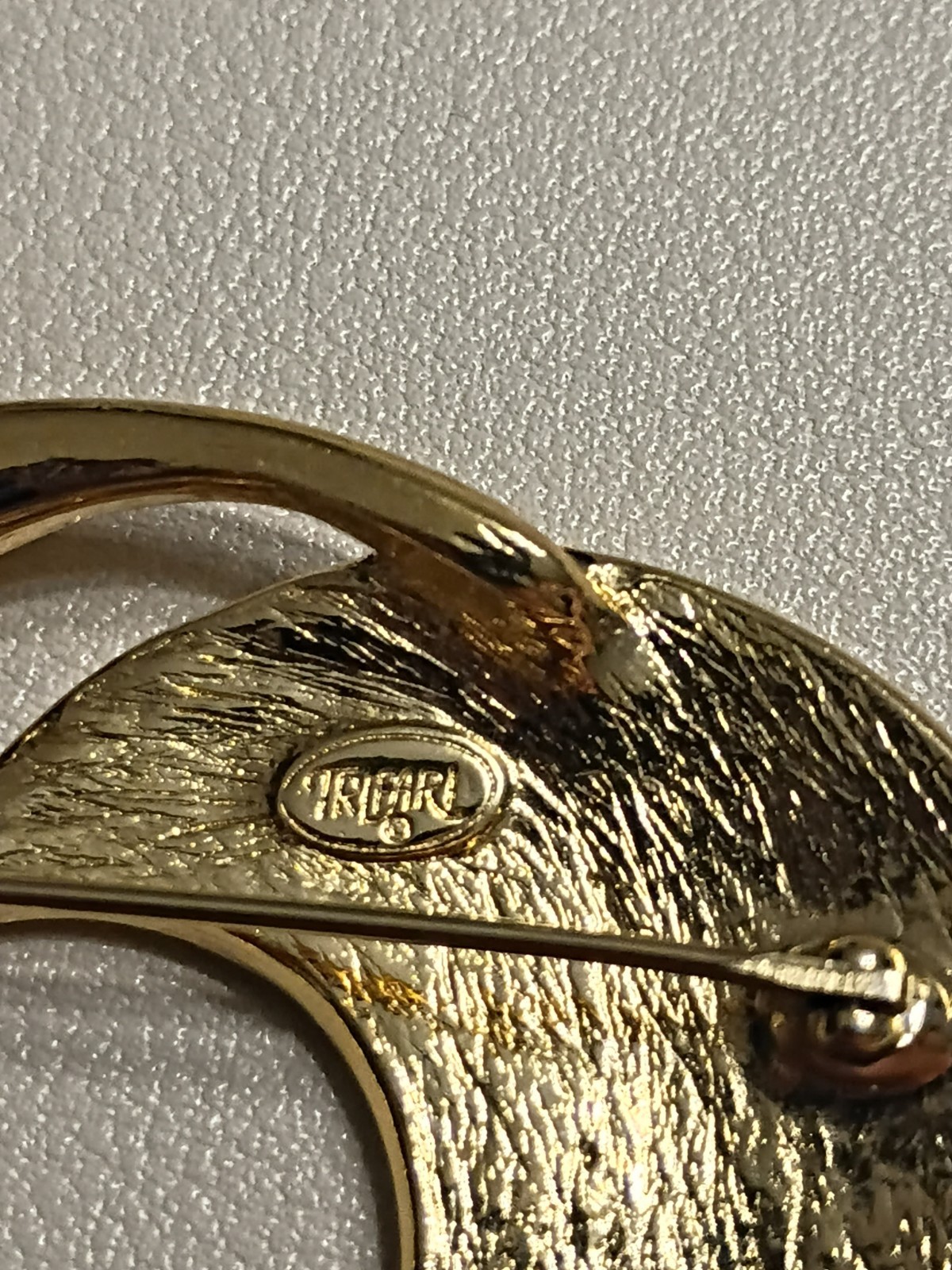 Vtg Swirl Brooch Gold and White Colored Enamel Signed Trifari