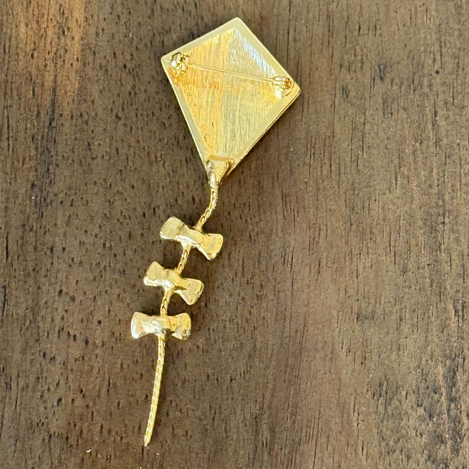 Vintage Red Green Yellow Enamel With Bow Tail Gold Tone Kite Pin Brooch E165 Fun