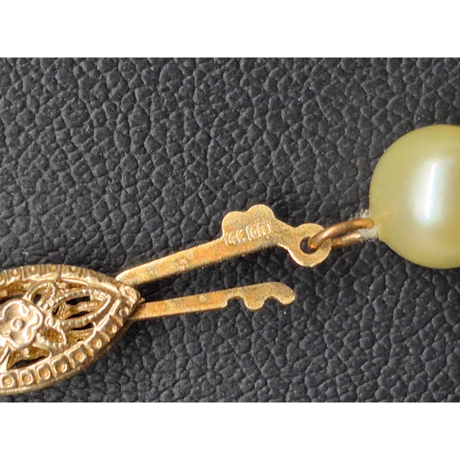 Vintage Necklace Cream Cultured Pearl 14K Yellow Gold Filigree Clasp 18″