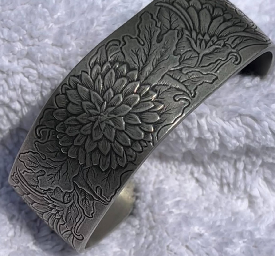 Salisbury Pewter Classic Flower Of The Month Cuff Bracelet – November – NEW