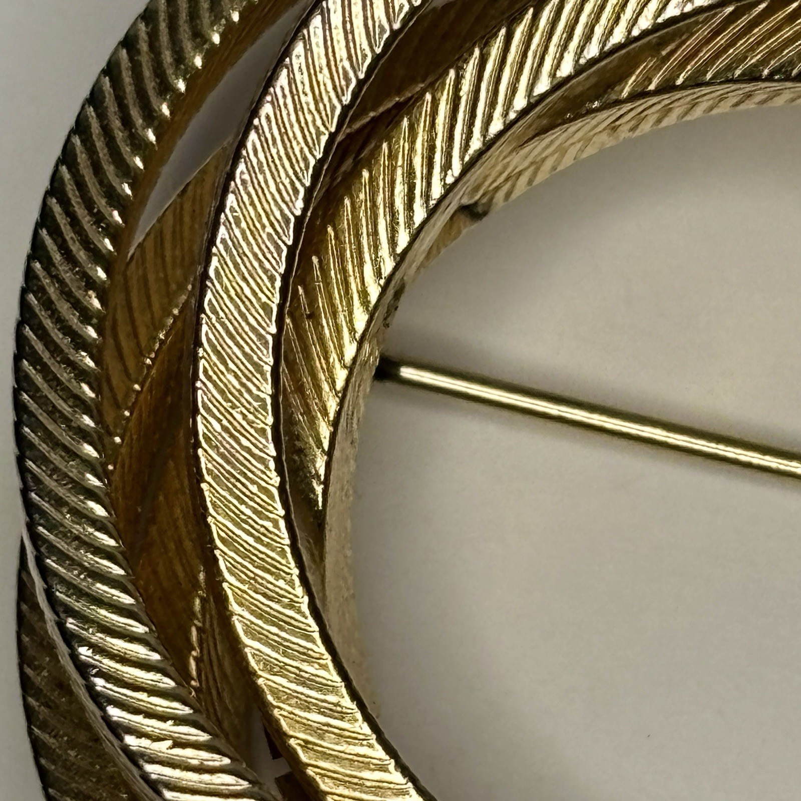 Vintage Gold Tone Textured Triple Swirl Circle Brooch Pin – Costume Jewelry
