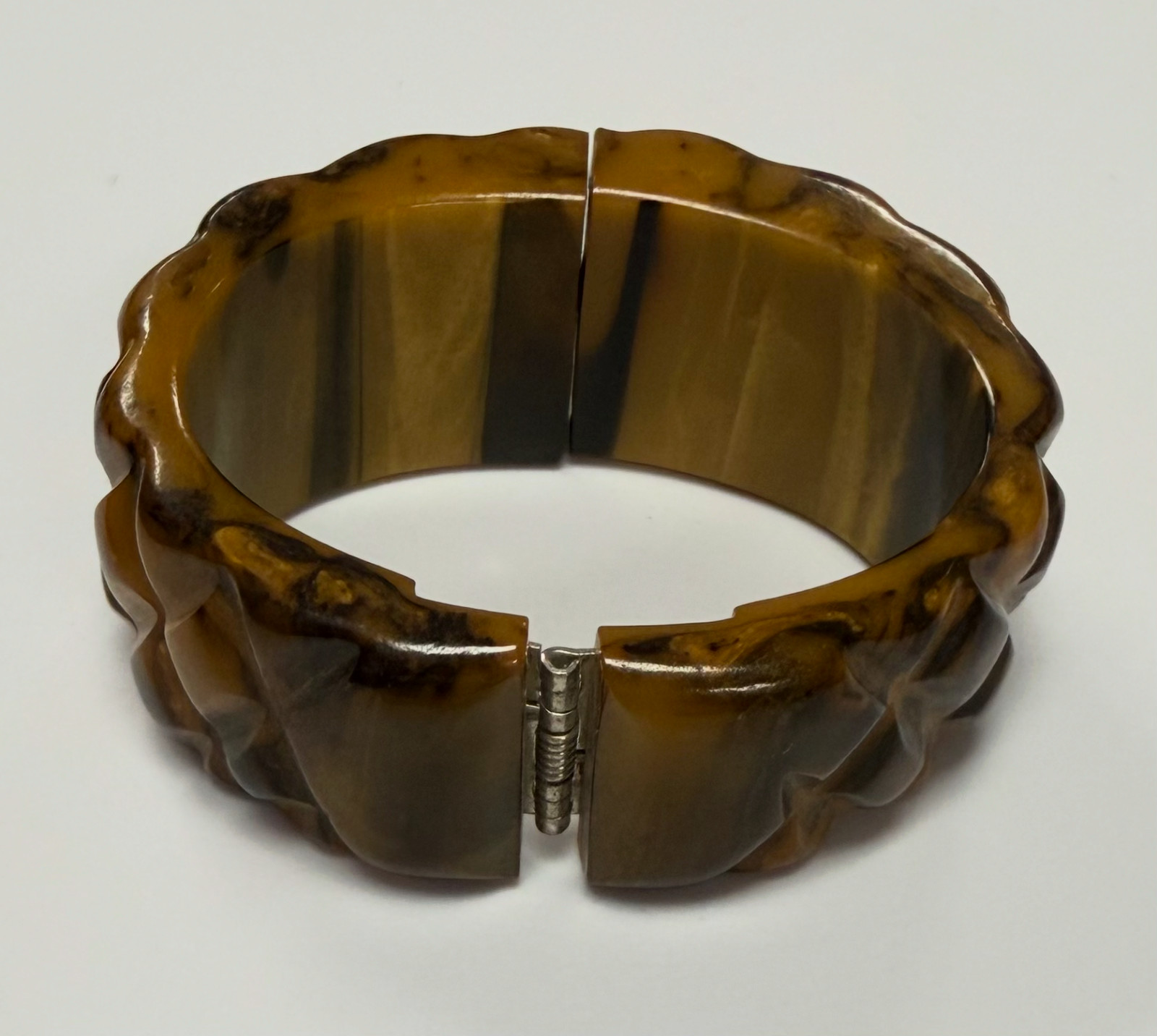 VTG TESTED BAKELITE HINGED CLAMPER BRACELET DEEP CARVED ROOTBEER BUTTERSCOTCH