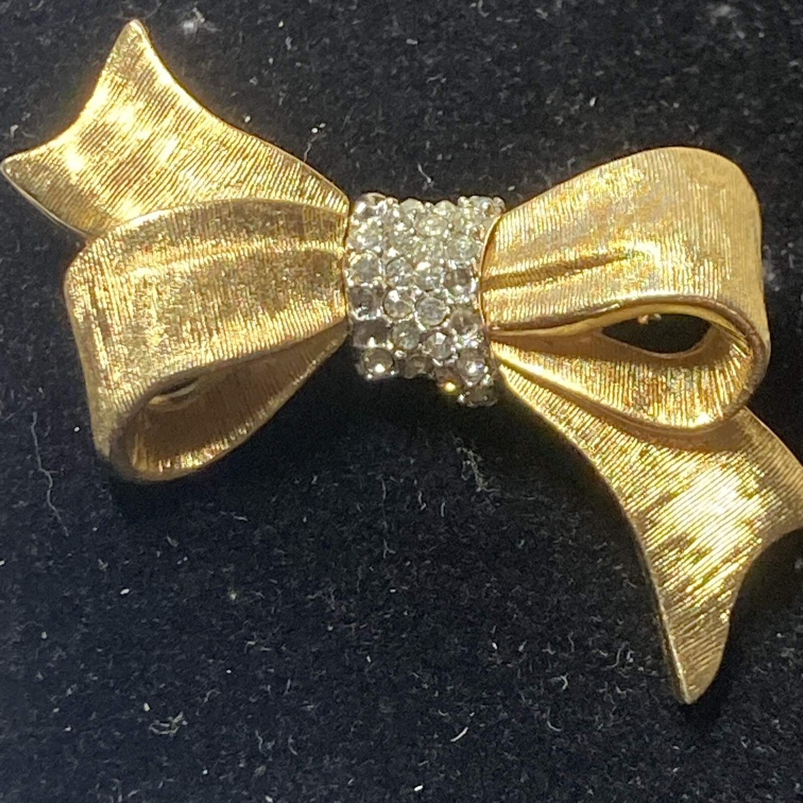 SIGNED MARVELLA Brooch Pin Clear Glass Rhinestones RARE 1.53″ w Pettit Gold tone