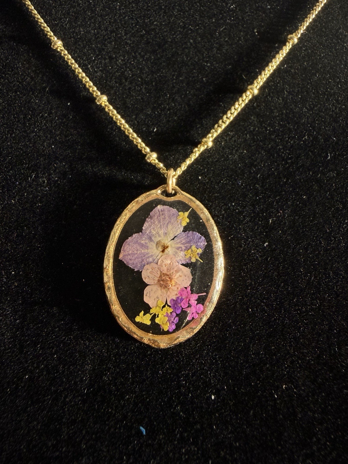 Real Pressed Flower Necklace Gold Tone Oval Resin Pendant Floral Botanical 18”