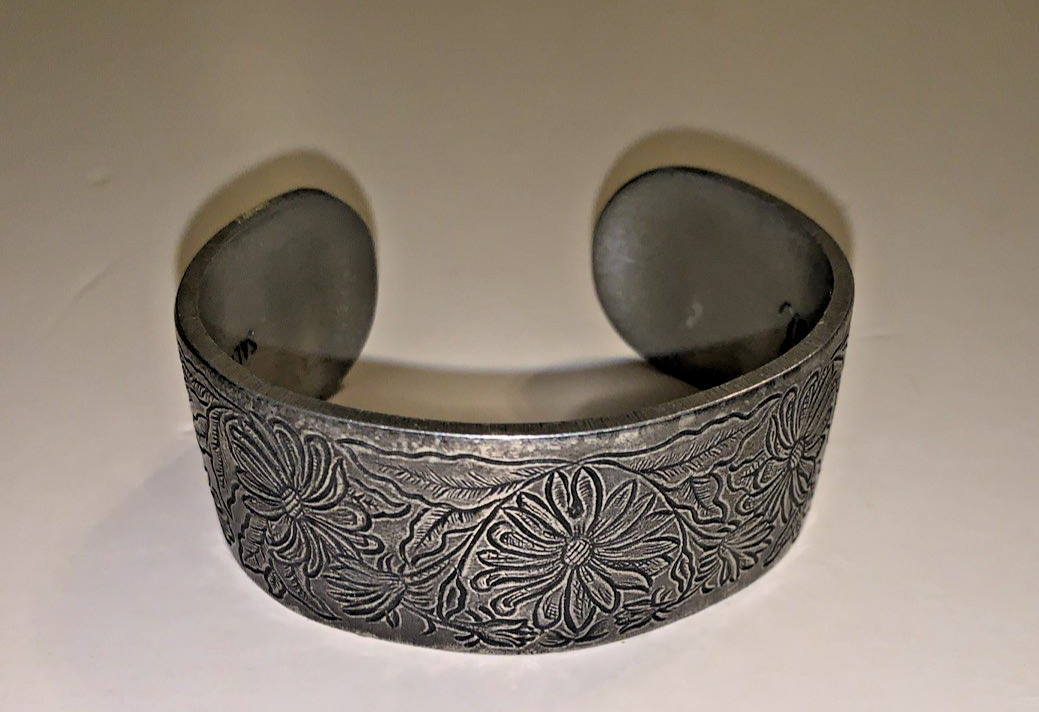 SALISBURY PEWTER APRIL FLOWER ETCHED CUFF BRACELET