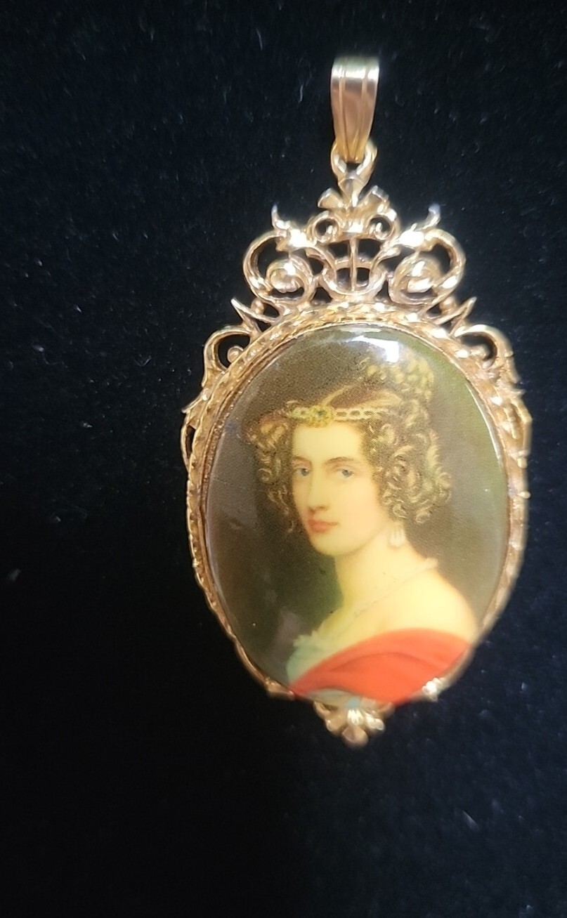 Victorian Revival Cameo Transfer Portrait Pendant Vintage ART Arthur Pepper