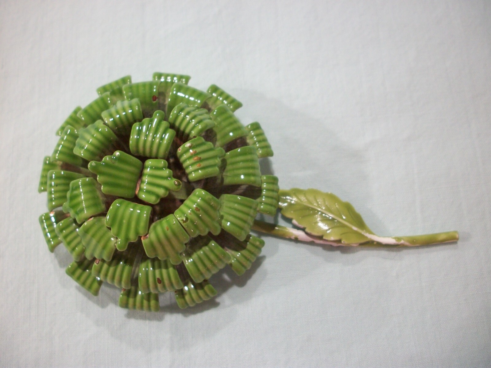 ViNTaGe 2 PC MeTaL ENaMeL HuGe 3″ ORaNgE/LiMe GReeN PiNWHeeL/DoMe FLoWeR PiN LoT