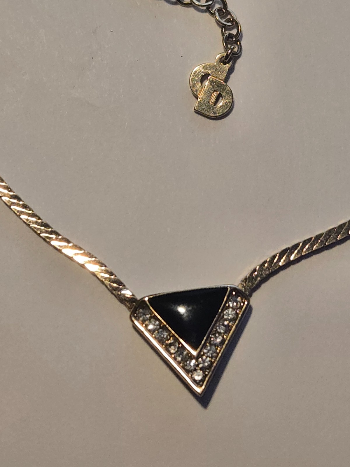 CHRISTIAN DIOR GOLD TONE W/RHINESTONE & ENAMEL CHEVRON NECKLACE 15- 17″