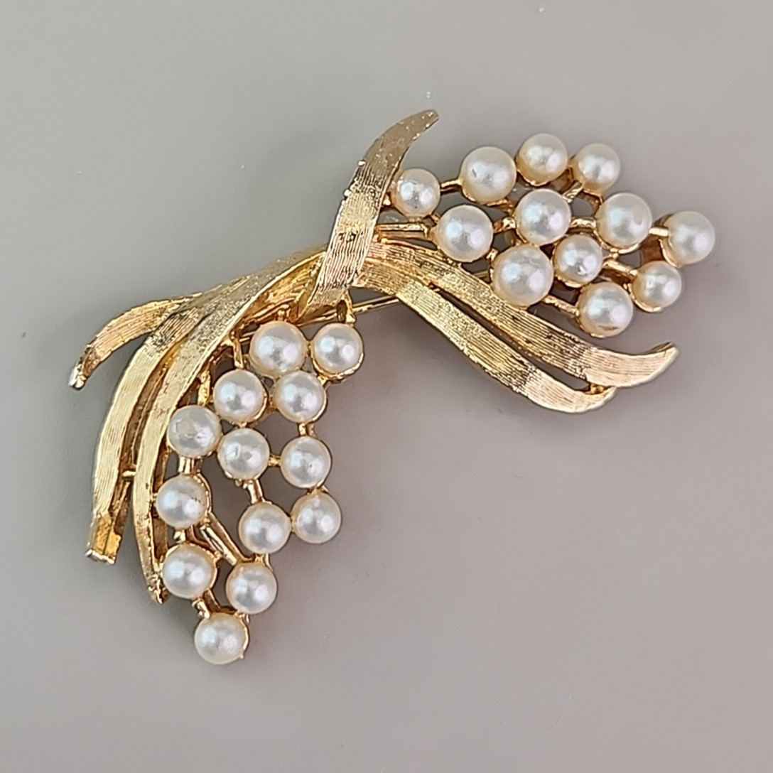Vintage Arthur Pepper Brooch Imitation Pearls Brushed Gold Tone Ribbons Art 2″