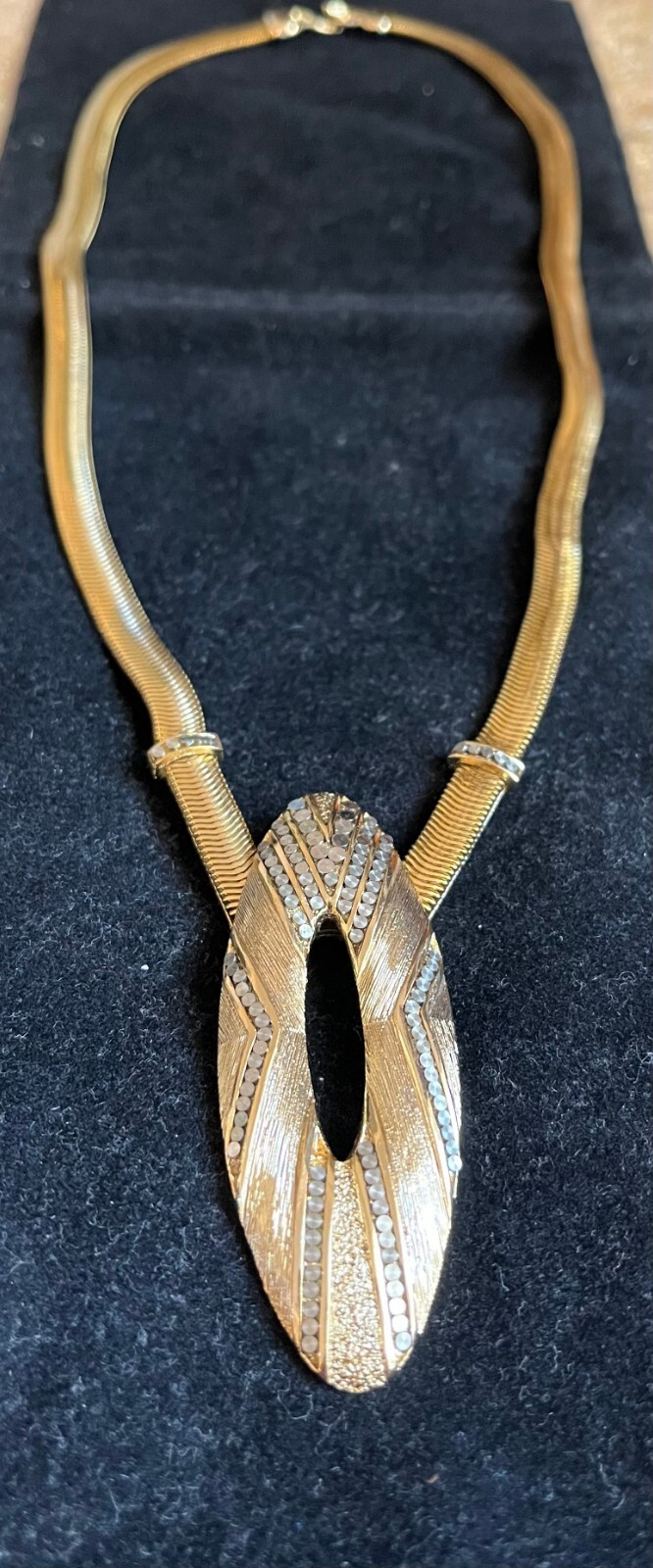 ORENA PARIS Gold Tone Chunky Chain Round Pendant Necklace Signed with Braided nn