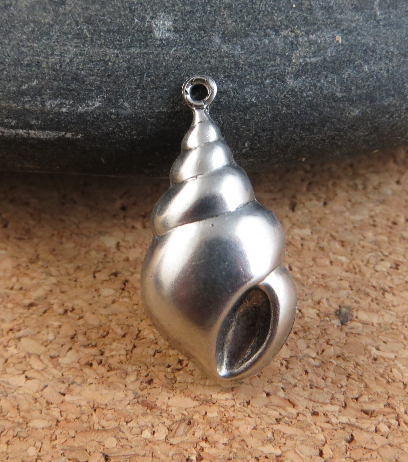 Vintage 3D Puffy Conch Sea Shell Snail Silvertone 1″ Charm Pendant #826 D