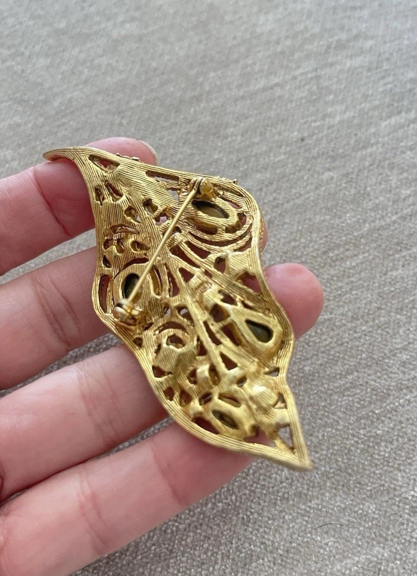 Vintage Leaf Brooch La Roco 50s Gold Tone 3 1/2” Blue Green Rhinestones Unsigned