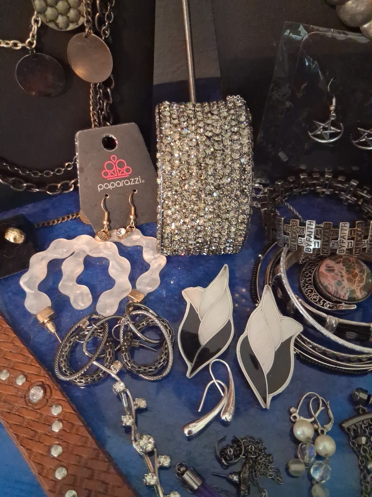 62 Pc Vtg-Now Retro Metal Tones Estate Costume Jewelry Wear/Sell/Craft 3.5# LT63