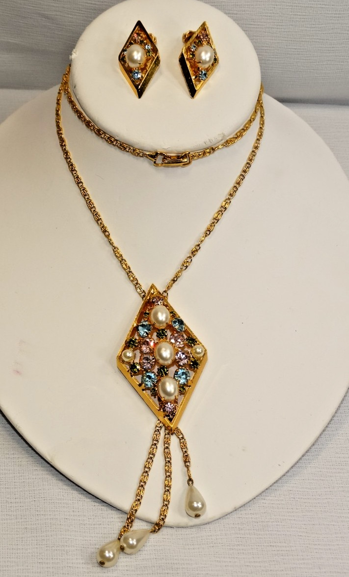 E19 VINTAGE RHINESTONE & FAUX PEARL DIAMOND TASSLE NECKLACE & EARRING MULTICOLOR