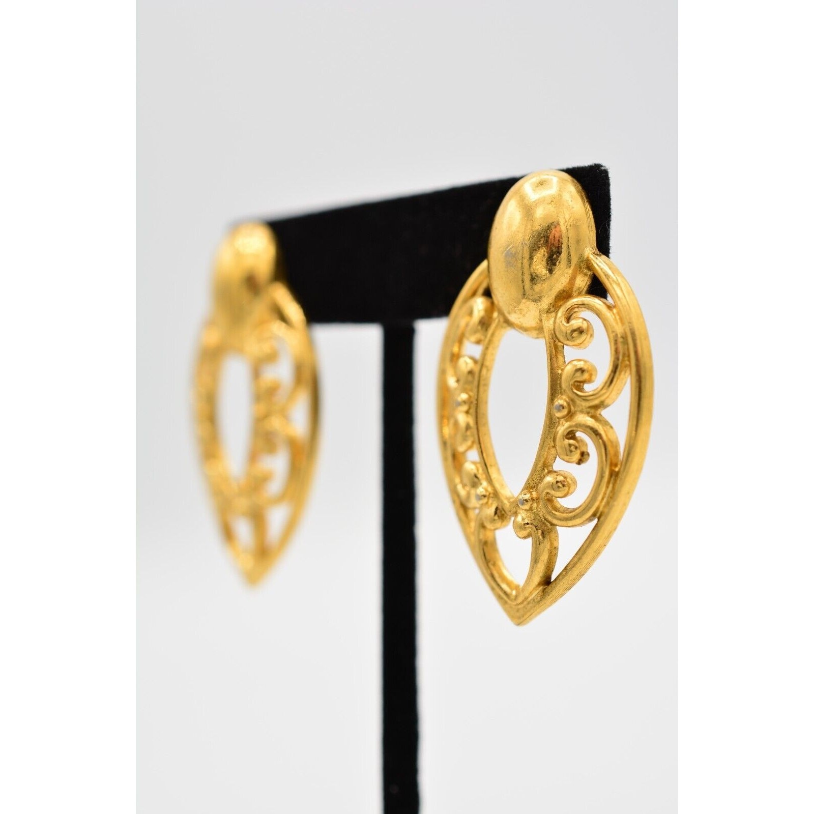 Vintage Retro Post Dangle Earrings Gold Tone Filigree Drop Chunky 1980s Bin1