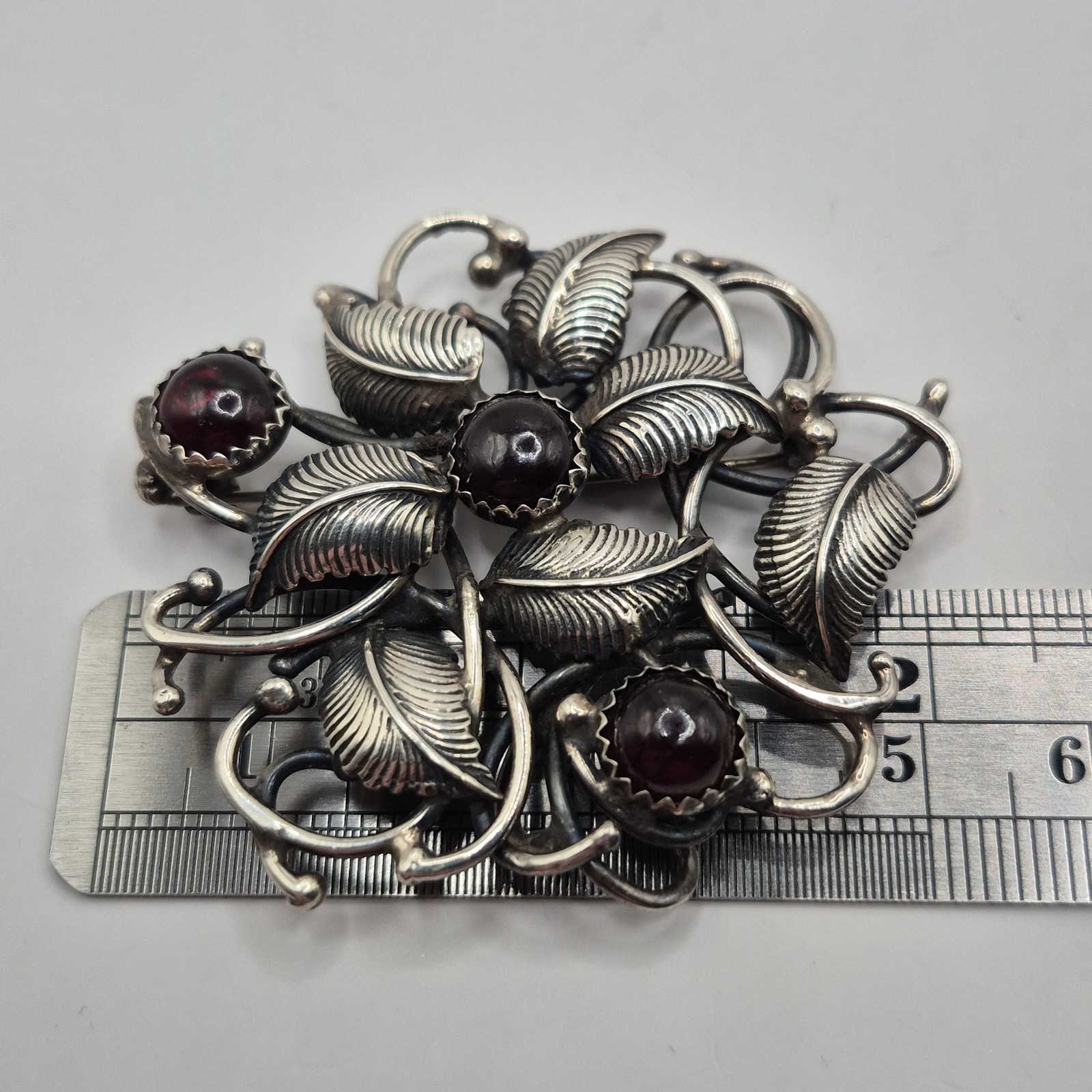 Vintage Sterling Silver 925 Leaf Nature Dark Red Garnet Cabs Filigree Pin Brooch