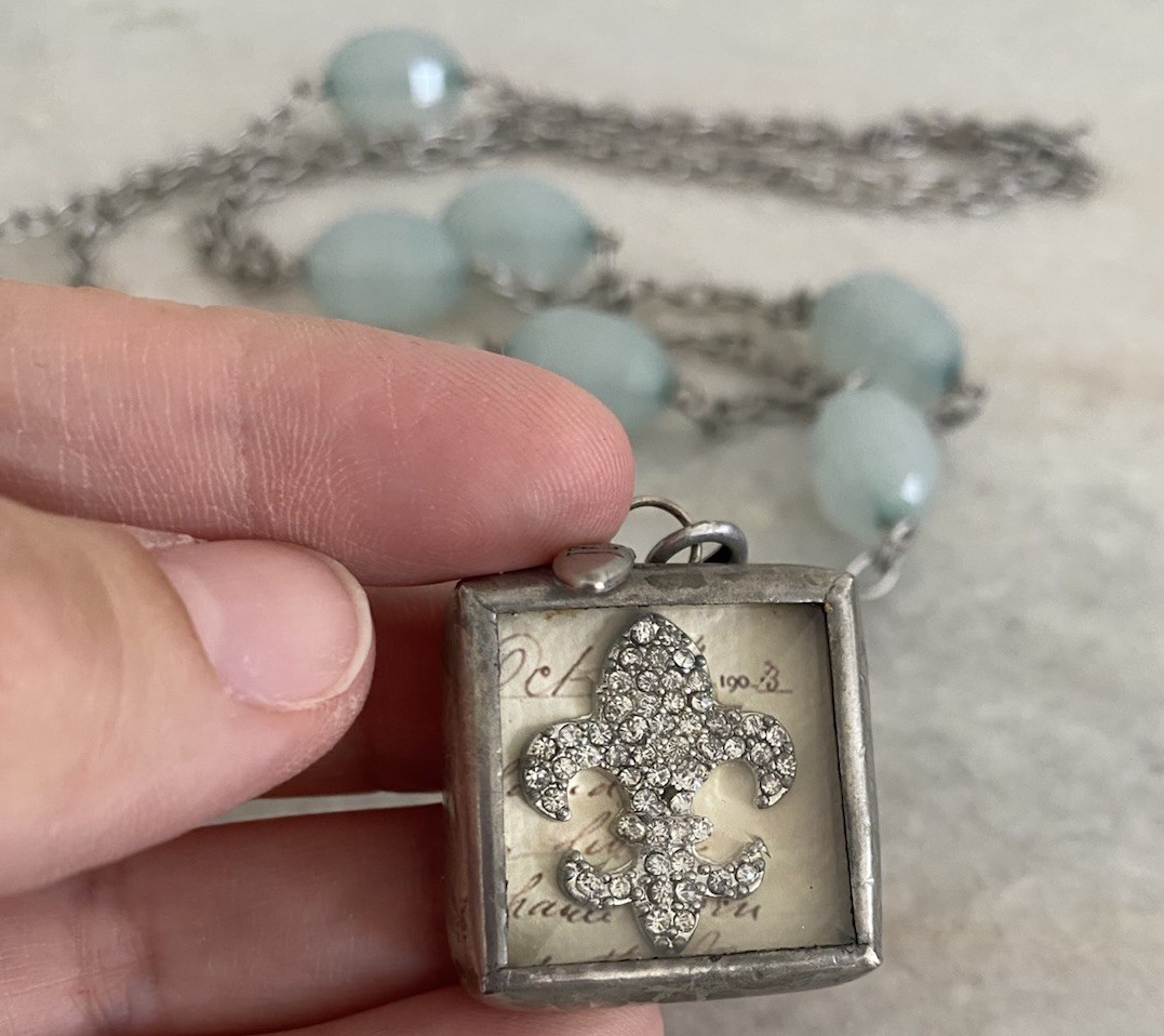 Jewel Kade JK Fleur De Lis Eiffel Tower Pendant Necklace Silver Rolo Link Chain