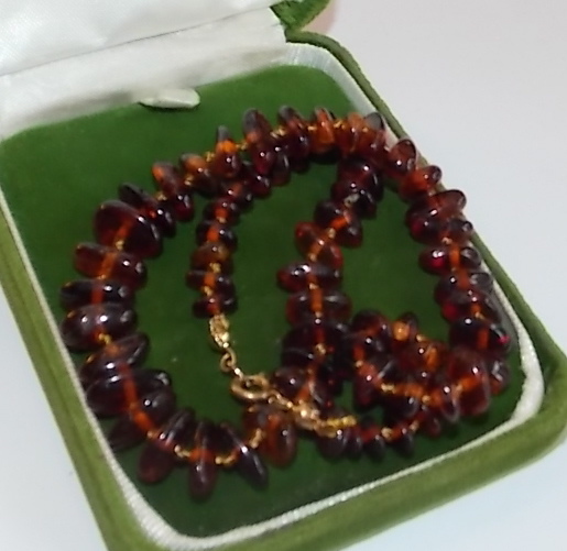 Graduated Golden Amber Nugget Knotted Bead Gold tone Strand Necklace 11a 53