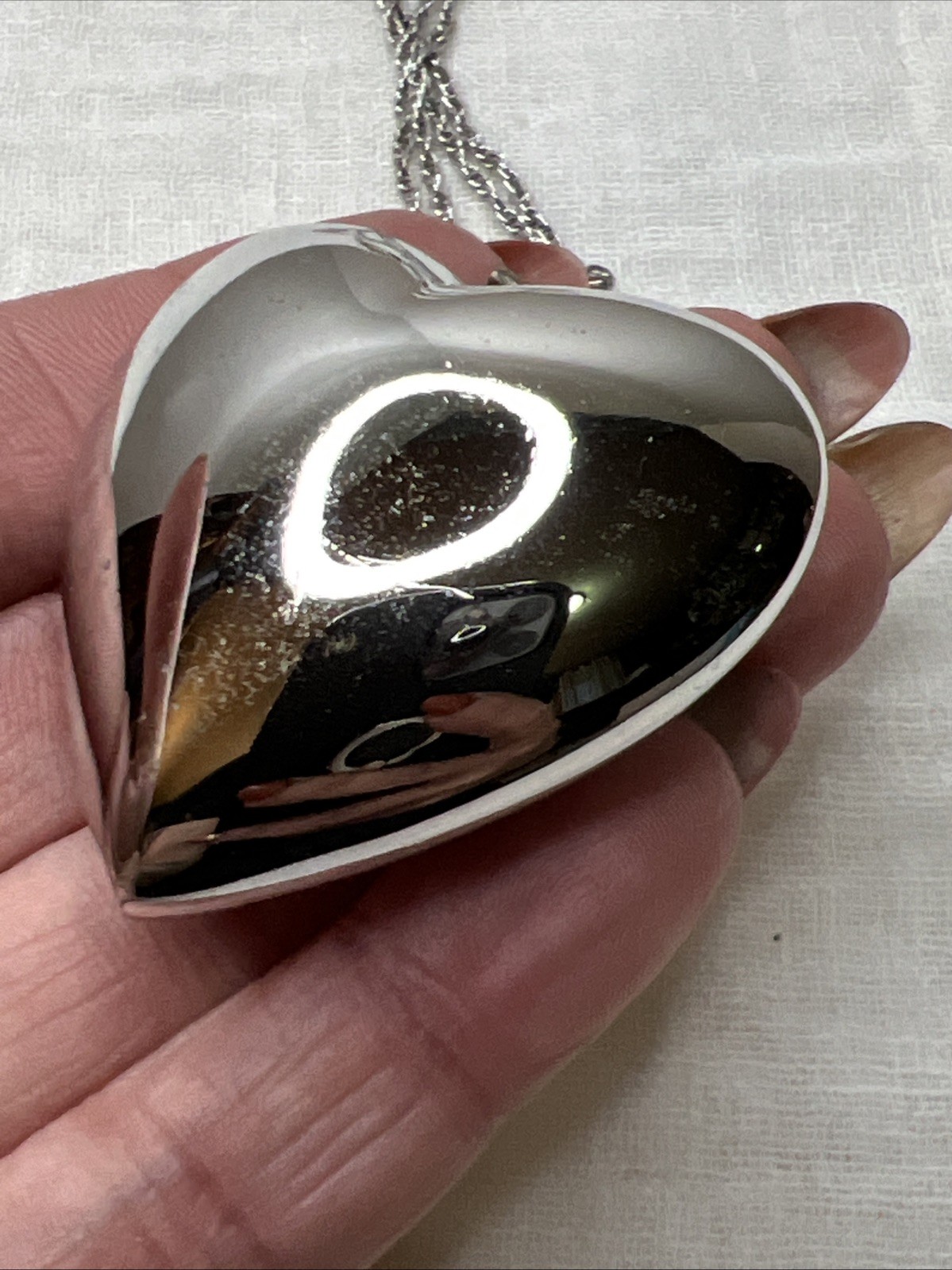 VTG NWT Crown Trifari Puffy Heart Necklace Silver Tone 28” NOS 1978-85