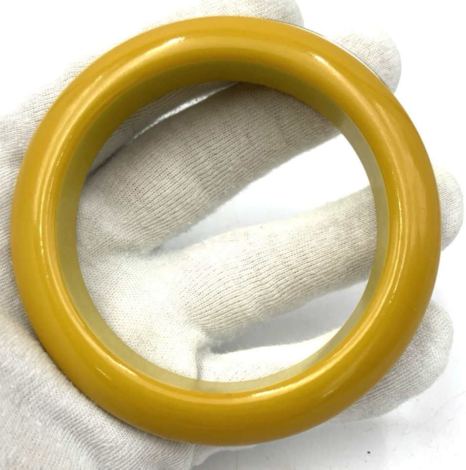 VTG 15.6 mm Wide BAKELITE 8″ Round Bangle Bracelet Mustard Yellow Metal Accent