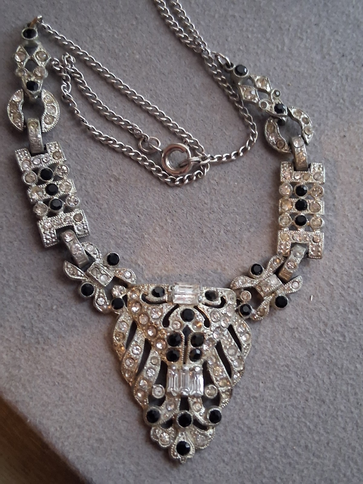 Art deco pot metal geometric style necklace w/black & clear stones