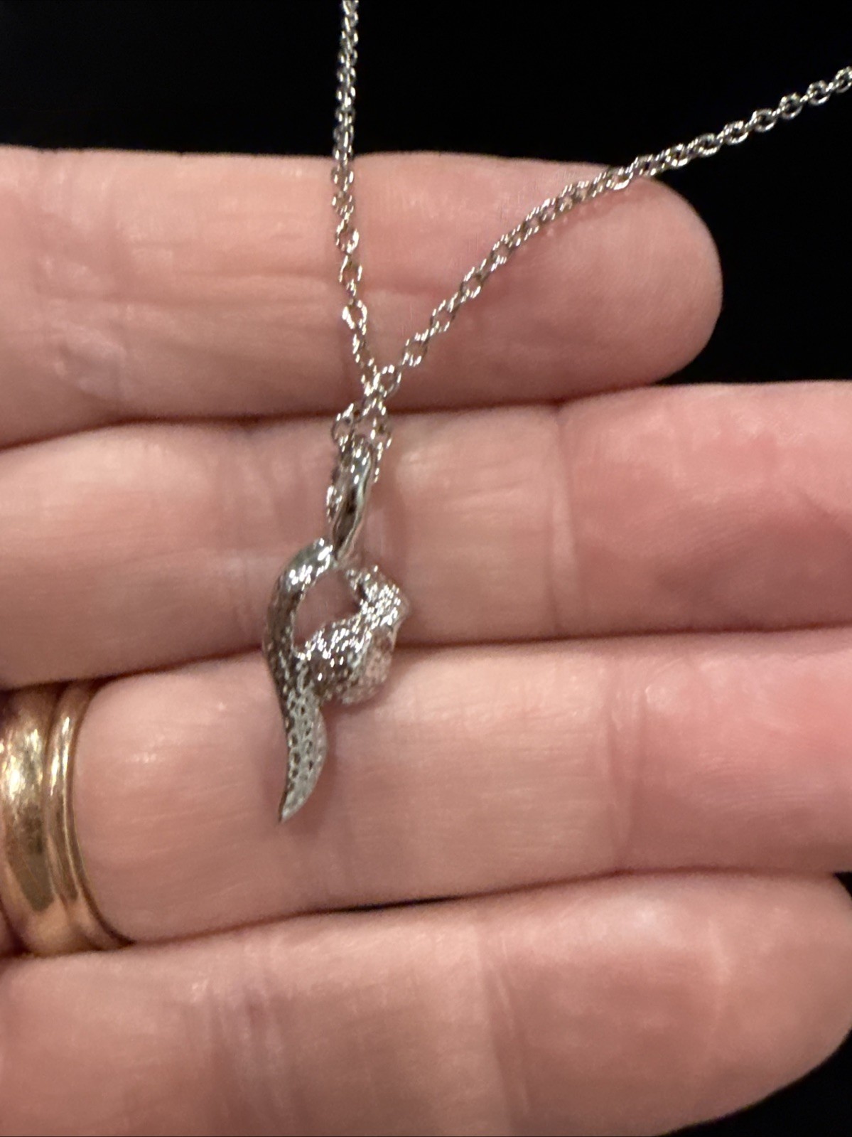 Silver Tone Costume Blue Rhinestone Pendant Necklace 16″ Beautiful NWOT