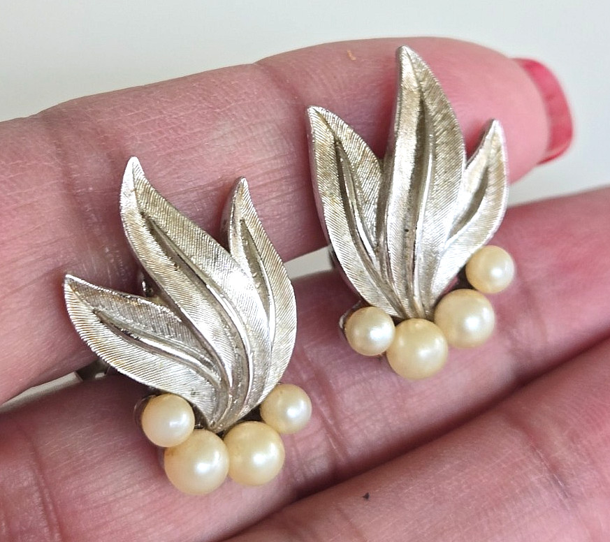 Vintage Trifari Faux Pearl Leaf Design Silver Tone Clip Earrings 1-1/8″