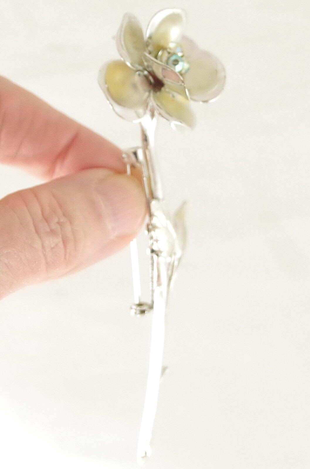 Minty! 4.25″ VTG 1960’s AB RHINESTONE LONG STEM FLOWER SILVER/ GOLD BROOCH/ PIN