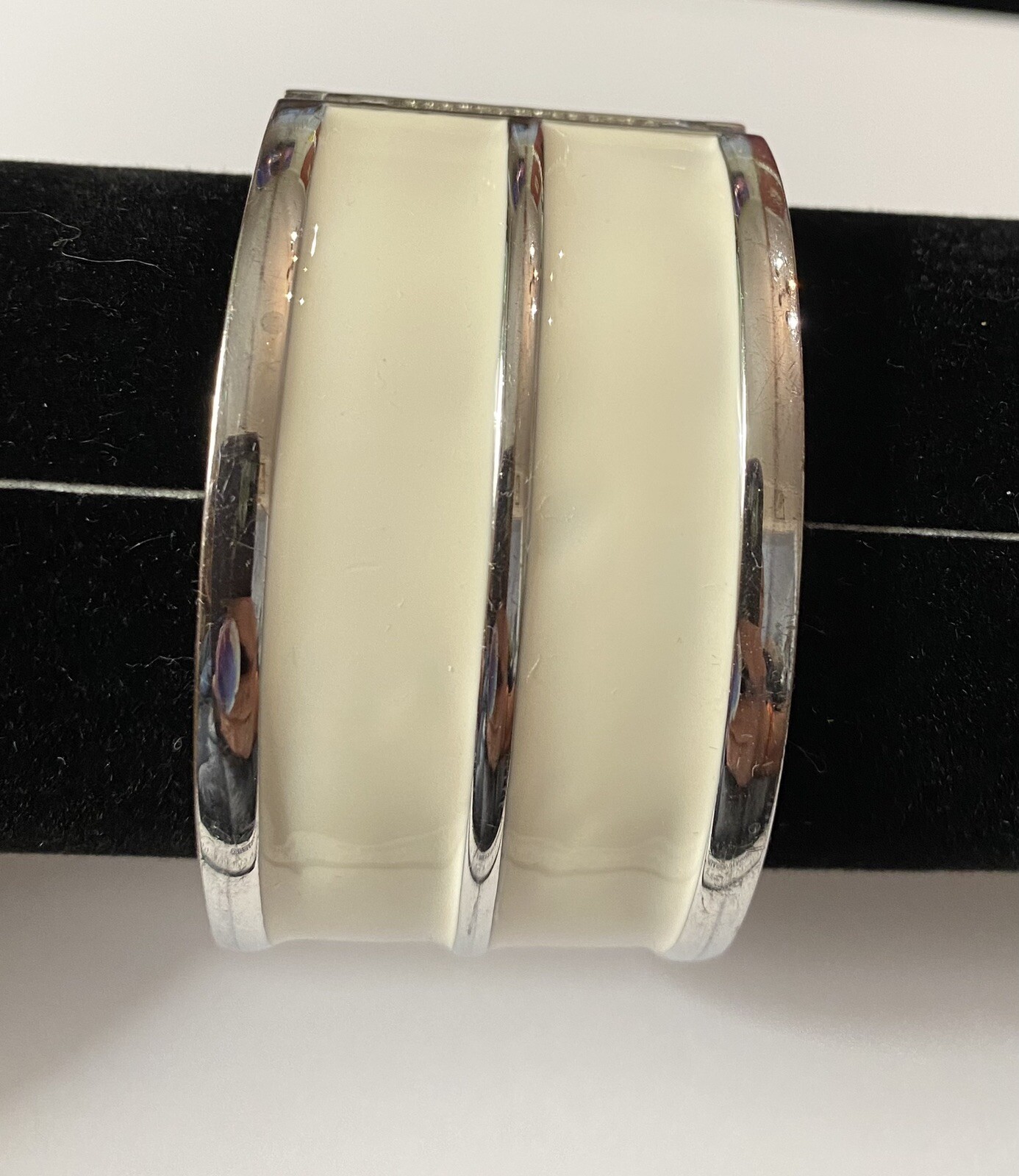 Vintage chunky wide enameled clamper bracelet white and silver