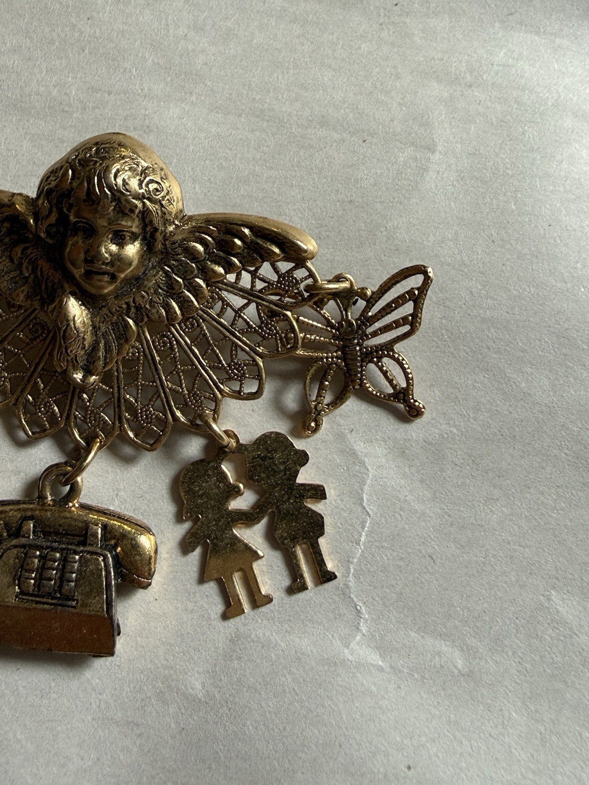 Vtg cherub brooch pin waterfall hearts angels Charms