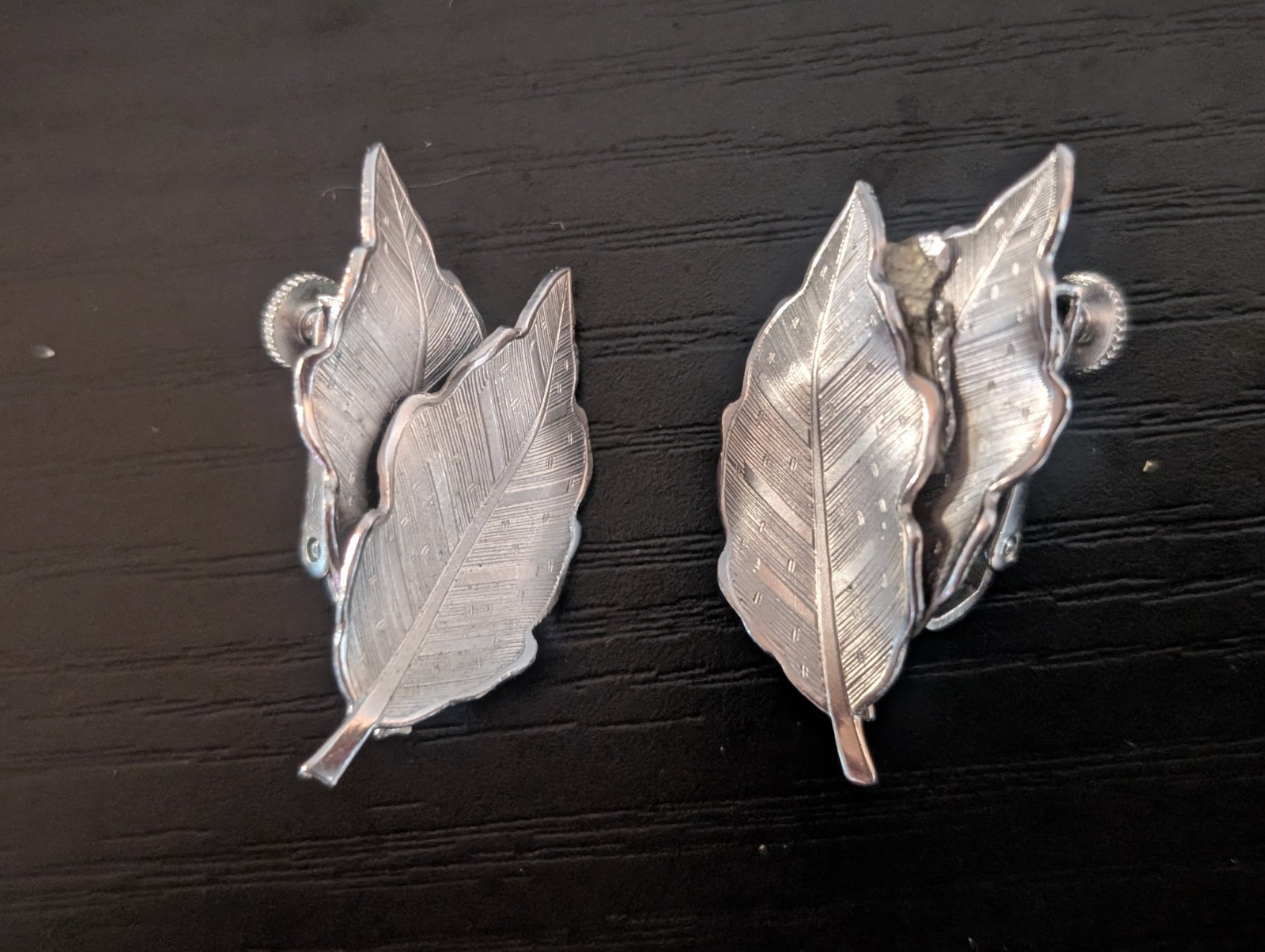 Vtg CORO Silver Tone Double Leaf Nature Clip On Earrings 1.5″ Autumn Fall