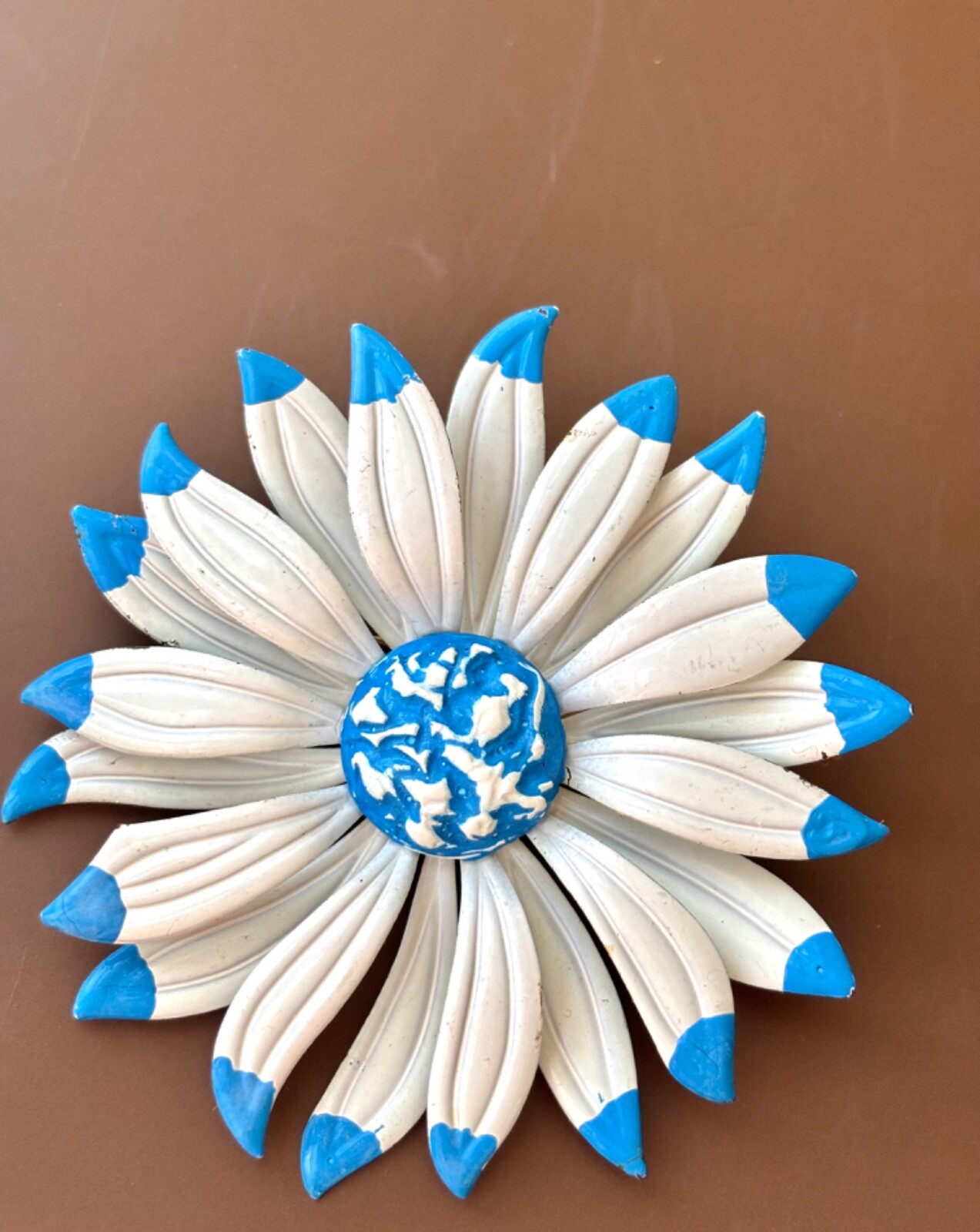 VINTAGE METAL ENAMEL FLOWER PIN,WHITE & BLUE DAISY BROOCH,FLOWER FASHION,COLLECT