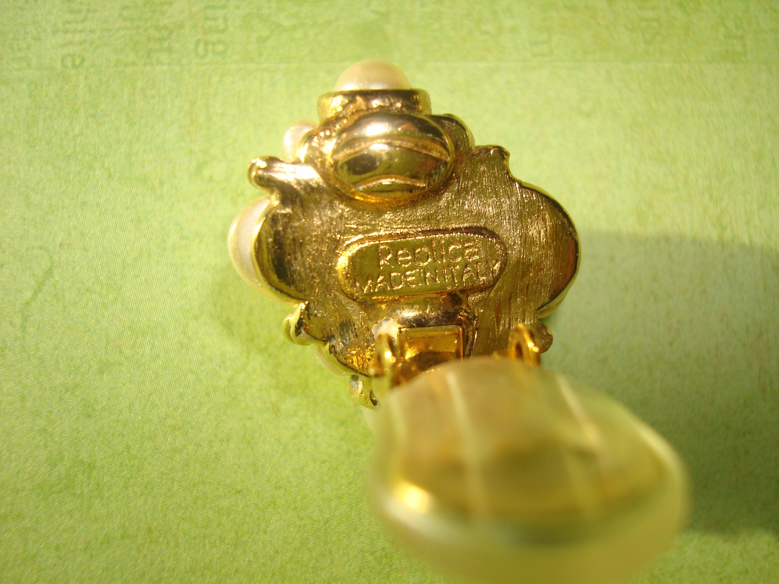 VTG.SIGNED”REPLICA”Made in ITALY NAUTILUS,SHELL,SNAIL F/PEARL EARRINGS GOLD/Plt.