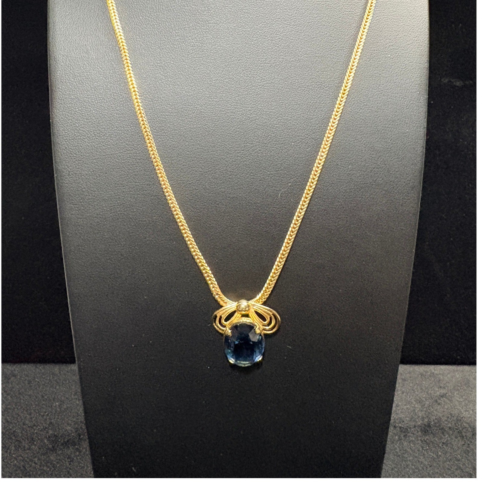 Vintage Gold Tone Wheat Chain Blue Oval Stone Pendant Necklace 22 Inch 15g
