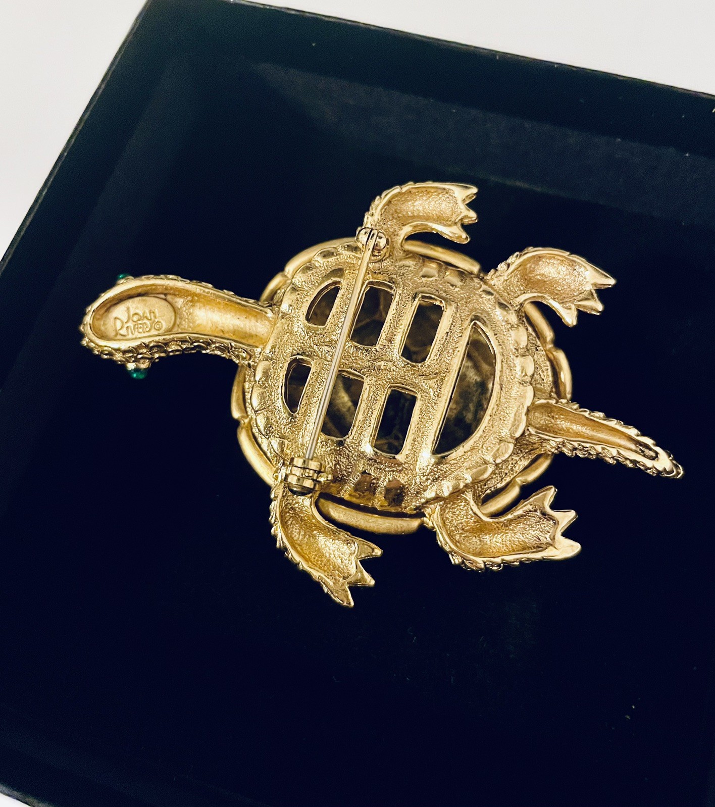 Signed JOAN RIVERS Classic Collection Enamel TURTLE Brooch RHINESTONE New In BOX
