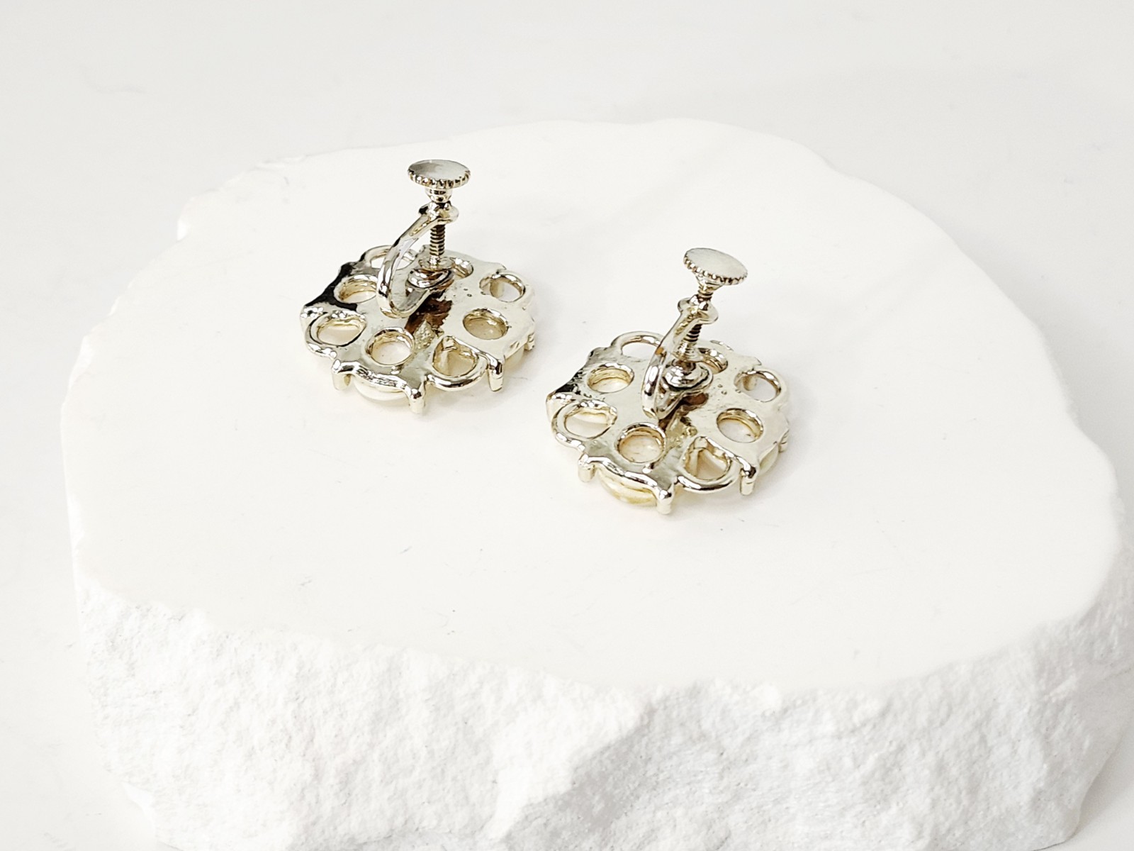 Vintage Rhodium Plate Gold Metal Mother Of Pearl Flower Maltese Cross Earrings